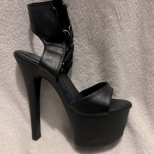 Black pleaser heels unworn